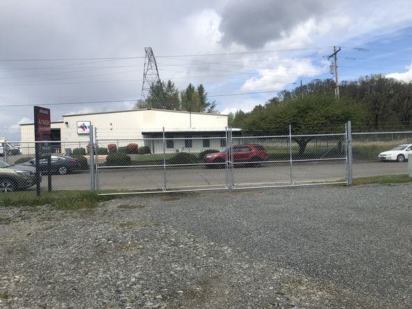 Gaveled & Secure Yard in Albany: 148 41st Ave SE, Albany, OR 97322